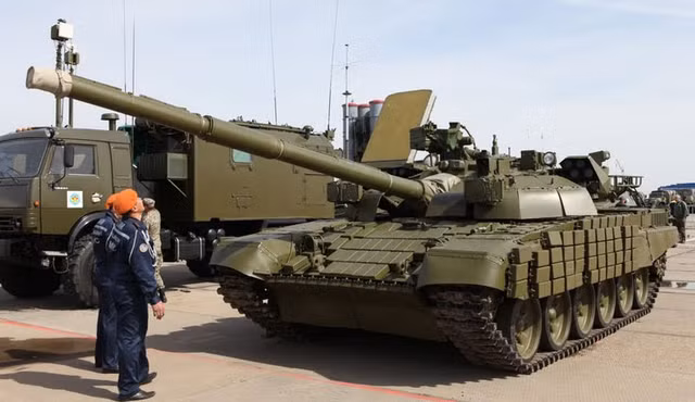 'Do suc' xe tang T-72AMT Ukraine va T-72B3 cua Nga-Hinh-10