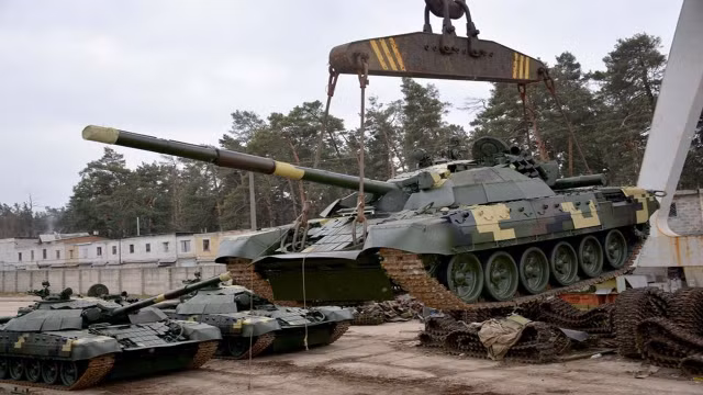 'Do suc' xe tang T-72AMT Ukraine va T-72B3 cua Nga