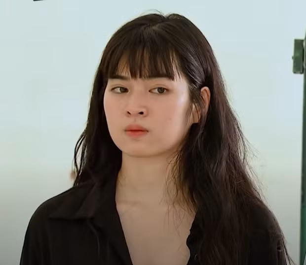Gu thời trang sexy của Khánh Vân - Mắt Biếc - Hình 2 Gu thoi trang sexy cua Khanh Van - Mat Biec-Hinh-2