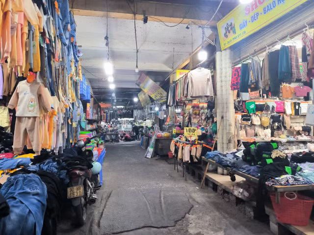 Chợ truyền thống ế ẩm dịp cận Tết, tiểu thương lo lắng - Hình 4 Cho truyen thong e am dip can Tet, tieu thuong lo lang-Hinh-4