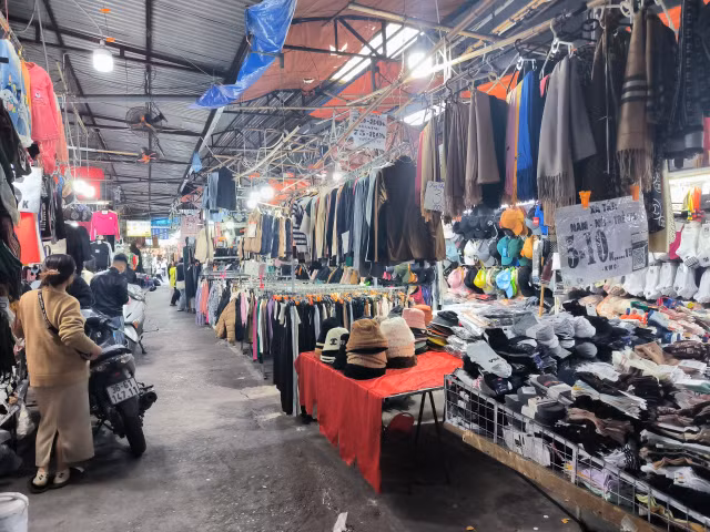 Chợ truyền thống ế ẩm dịp cận Tết, tiểu thương lo lắng - Hình 2 Cho truyen thong e am dip can Tet, tieu thuong lo lang-Hinh-2