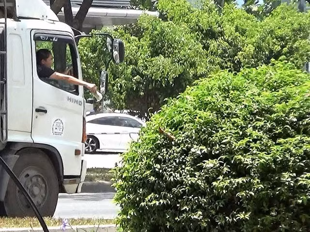 Hành trình đeo bám ‘cò’ dẫn xe qua mặt chốt CSGT vào giờ cấm Hanh trinh deo bam ‘co’ dan xe qua mat chot CSGT vao gio cam