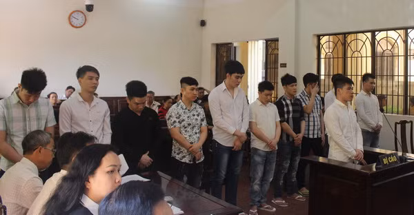 Hình phạt 'khủng' dành cho nhóm đối tượng chém người Hinh phat 'khung' danh cho nhom doi tuong chem nguoi