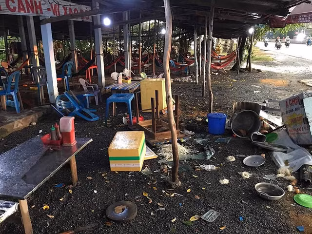 Vợ chồng chủ quán nước đánh khách chảy máu đầu bị trả thù - Hình 3 Vo chong chu quan nuoc danh khach chay mau dau bi tra thu-Hinh-3