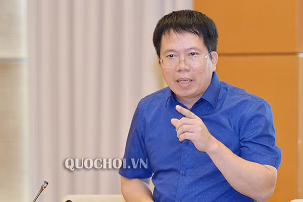 Chu Nhat Cuong Mobile: So xuat dan den viec bo tron