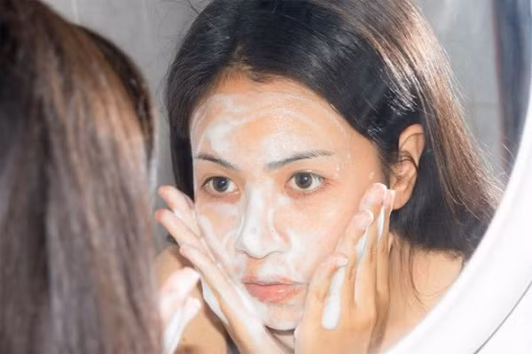 Chọn đúng sữa rửa mặt, da sẽ săn chắc, muôn phần rạng rỡ - Hình 4 Chon dung sua rua mat, da se san chac, muon phan rang ro-Hinh-4