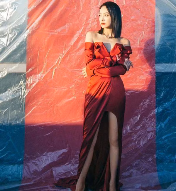 Ấn tượng mẫu váy được ưa thích nhất, sexy lại khí chất ngút ngàn - Hình 3 An tuong mau vay duoc ua thich nhat, sexy lai khi chat ngut ngan-Hinh-3