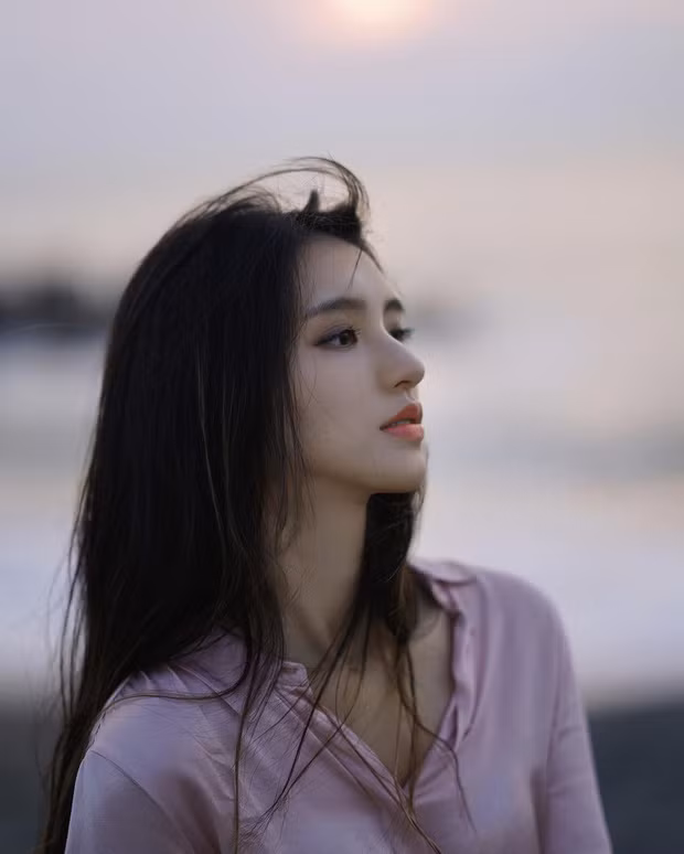 Nhan sắc 'nữ thần Vũ Hán' khiến đấng mày râu điêu đứng - Hình 6 Nhan sac 'nu than Vu Han' khien dang may rau dieu dung-Hinh-6