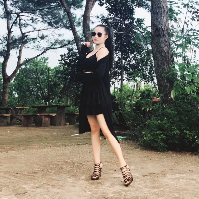 Ngắm nhan sắc hotgirl gợi cảm là bạn gái cầu thủ U22 sút tung lưới Trung Quốc - Hình 8 Ngam nhan sac hotgirl goi cam la ban gai cau thu U22 sut tung luoi Trung Quoc-Hinh-8