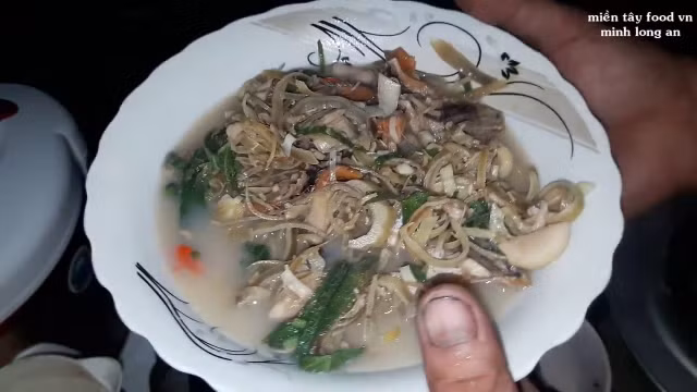 Món canh sim lo độc đáo của người Khmer, ăn một lần nhớ mãi - Hình 5 Mon canh sim lo doc dao cua nguoi Khmer, an mot lan nho mai-Hinh-5