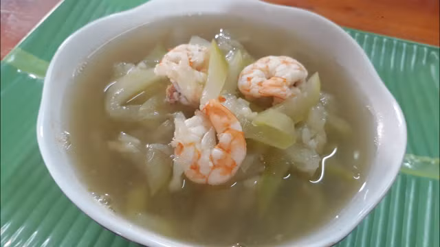 Món canh sim lo độc đáo của người Khmer, ăn một lần nhớ mãi Mon canh sim lo doc dao cua nguoi Khmer, an mot lan nho mai