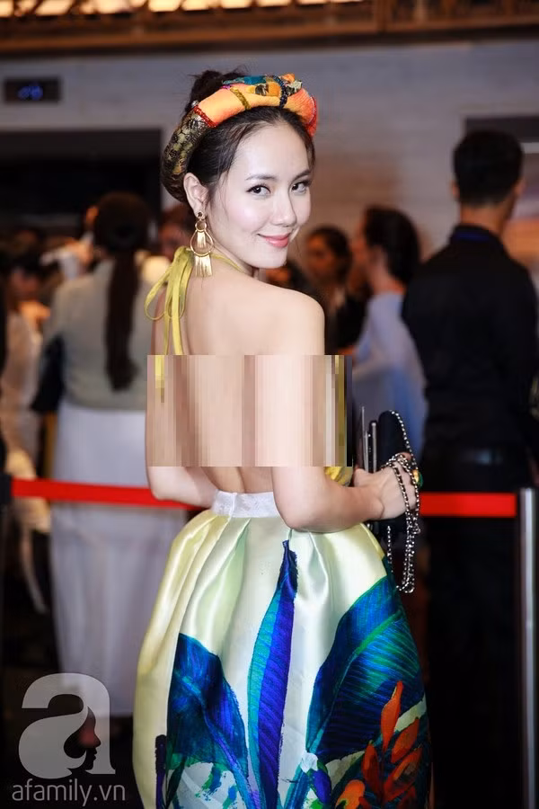 Sao Việt mặt áo yếm khoe vòng 1 căng tròn, gợi cảm gây bỏng mắt - Hình 2 Sao Viet mat ao yem khoe vong 1 cang tron, goi cam gay bong mat-Hinh-2