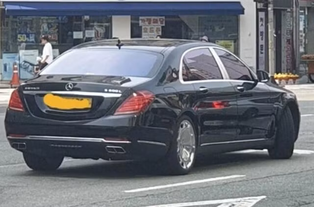 Dung xe Mercedes-Maybach S-Class chay taxi kiem hon 500 trieu dong/thang-Hinh-3