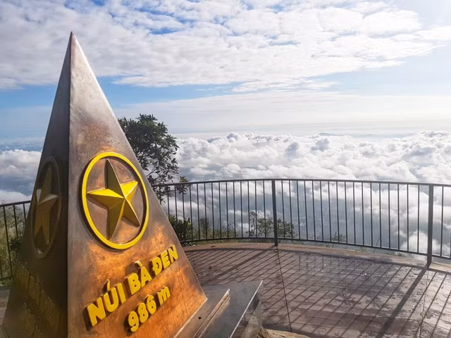 Top 3 dinh nui linh thieng nhat Viet Nam, ai cung muon den mot lan-Hinh-6