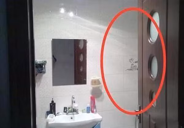 Nên đóng hay mở cửa phòng tắm sau khi dùng xong? - Hình 2 Nen dong hay mo cua phong tam sau khi dung xong?-Hinh-2