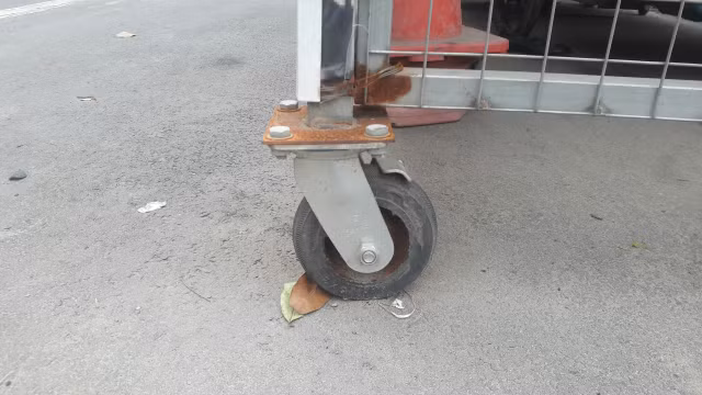 Hà Nội 'đẹp lạ' với nhà chờ gom rác di động - Hình 7 Ha Noi 'dep la' voi nha cho gom rac di dong-Hinh-7