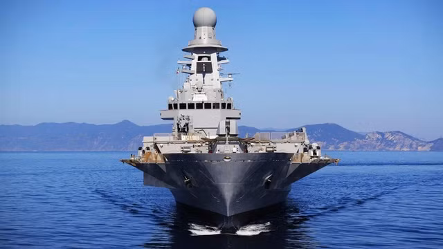 Cận cảnh tàu sân bay trực thăng nhỏ nhất thế giới - Hình 14 Can canh tau san bay truc thang nho nhat the gioi-Hinh-14