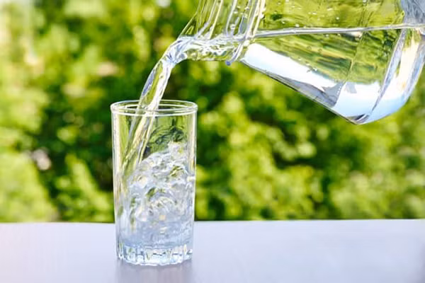 Nên uống nước trước hay sau đánh răng buổi sáng? - Hình 8 Nen uong nuoc truoc hay sau danh rang buoi sang?-Hinh-8