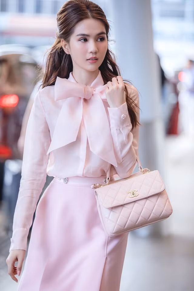Ngọc Trinh lộ hàng dù diện style kín cổng cao tường - Hình 5 Ngoc Trinh lo hang du dien style kin cong cao tuong-Hinh-5