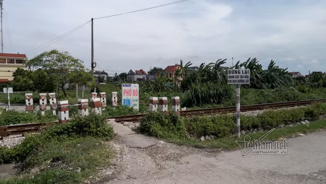 CSGT tiết lộ nguyên nhân tai nạn thảm khốc ở Hải Dương 6 người chết CSGT tiet lo nguyen nhan tai nan tham khoc o Hai Duong 6 nguoi chet