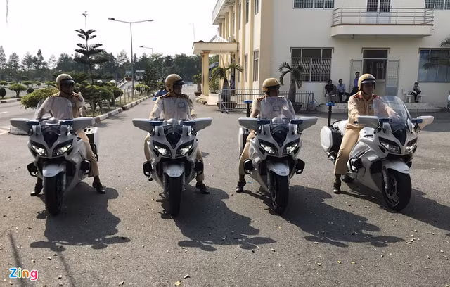 Siêu môtô Yamaha 1300 phân khối ở An Giang chỉ dùng để dẫn đoàn - Hình 2 Sieu moto Yamaha 1300 phan khoi o An Giang chi dung de dan doan-Hinh-2