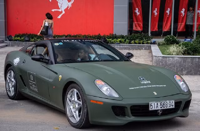 Nhìn lại những thương vụ chuyển nhượng siêu xe đình đám của đại gia Việt năm 2020 - Hình 2 Nhin lai nhung thuong vu chuyen nhuong sieu xe dinh dam cua dai gia Viet nam 2020-Hinh-2