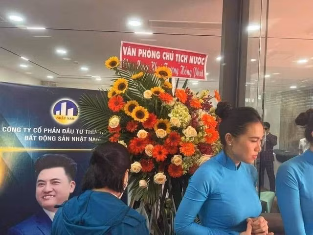 Bất động sản Nhật Nam: Khai trương văn phòng mới, nhiều lẵng hoa mạo danh cơ quan Trung ương? - Hình 4 Bat dong san Nhat Nam: Khai truong van phong moi, nhieu lang hoa mao danh co quan Trung uong?-Hinh-4