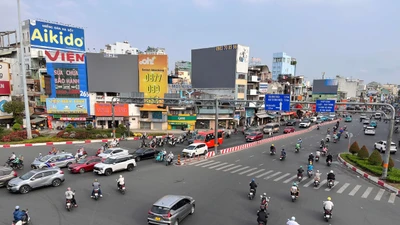 Giao thông TP HCM sáng đầu năm mới thông thoáng, dễ dàng di chuyển