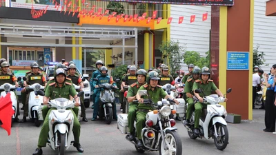 Công an Bình Trưng thực hiện 'Tuần tra xanh' giảm phát thải, đảm bảo an ninh