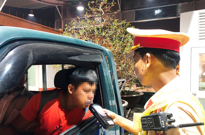 Trong buổi kiểm tra, hầu hết các tài xế đều nghiêm chỉnh chấp hành.