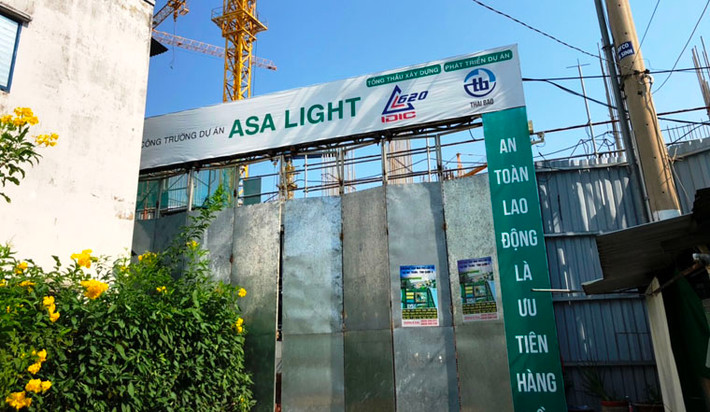 Theo hợp đồng, chậm nhất đến ngày 31/12/2018, chủ đầu tư phải bàn giao nhà cho họ. Thế nhưng, từ khi ký hợp đồng đến nay, dự án xây rất chậm, đến khoảng tháng 7/2018 thì lúc thi công, lúc không. Khi khách hàng khiếu nại, chủ đầu tư đưa ra đủ lý do.