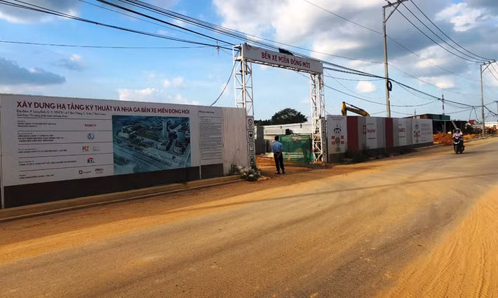 Theo ông Lê Văn Pha, phó Tổng giám đốc Tổng công ty Cơ khí giao thông vận tải Sài Gòn (Samco, chủ đầu tư bến xe miền Đông), dự kiến bến xe mới sẽ đưa vào hoạt động trong quý 1/2019.