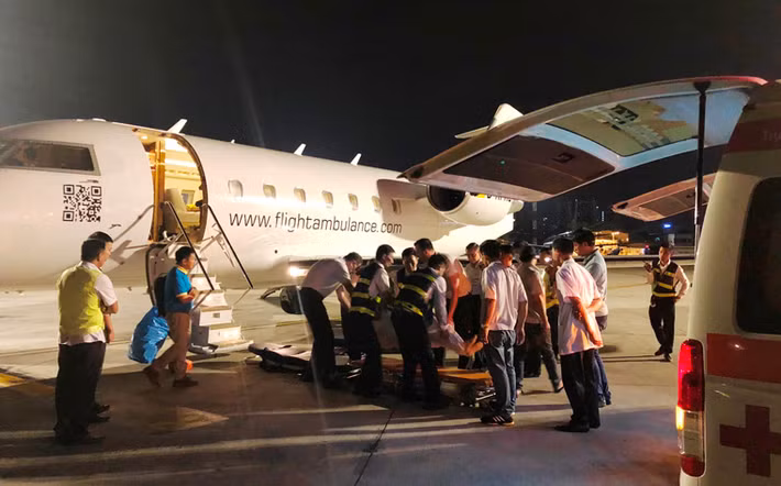 Cả ba du khách đều có sức khoẻ tốt.