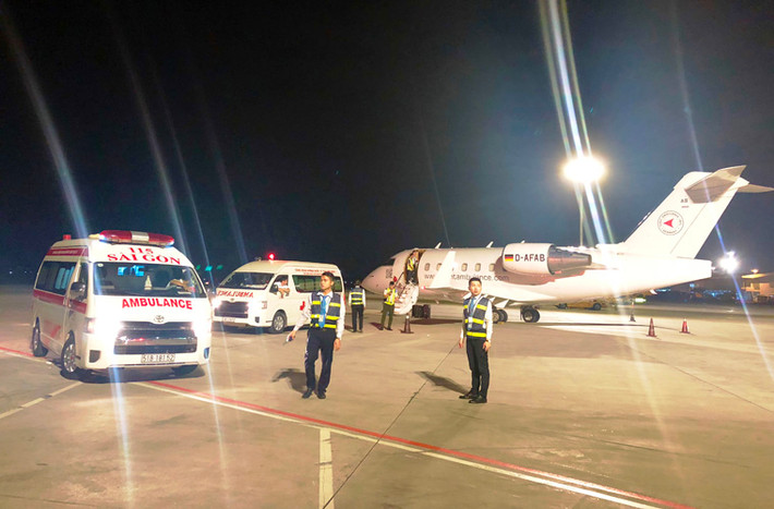 Đúng 4h40 rạng sáng nay (10/1), trực thăng y tế Air Ambulance đưa ba du khách Saigontourist trúng bom ở Ai Cập cuối cùng đã đáp xuống sân bay quốc tế Tân Sơn Nhất (TP HCM). 