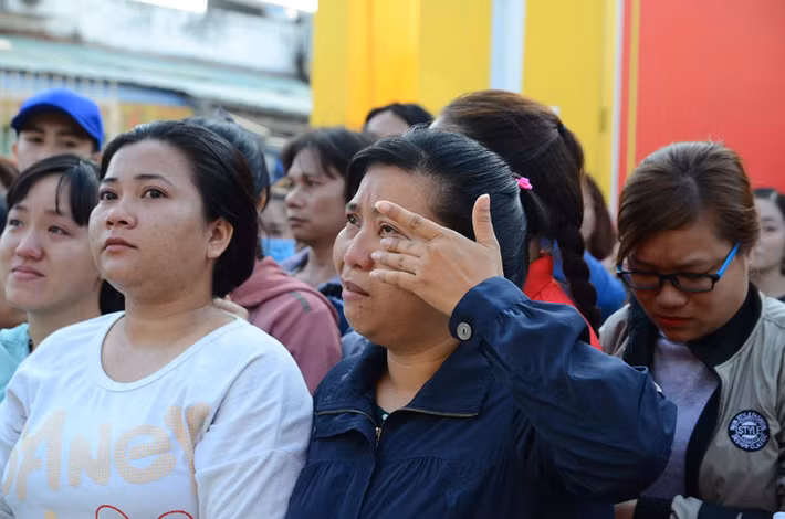 Những giọt nước mắt của người mẹ trong ngày tiễn con lên đường nhập ngũ.