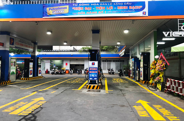 11 cửa hàng xăng dầu trên địa bàn TP HCM đã chính thức áp dụng mô hình " tự động hóa bán lẻ xăng dầu" từ ngày 15/1.