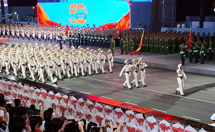 Điểm đặc biệt của buổi sơ luyện còn có sự tham gia của quân đội Campuchia, Lào và Trung Quốc. Quân đội Lào và Campuchia đã đến TP HCM từ nhiều hôm trước, tập luyện và hợp luyện với các lực lượng Việt Nam vào tối 22/4, còn lực lượng Trung Quốc mới đến trưa nay, tập kết ở Bình Dương và tham gia hợp luyện vào tối nay.