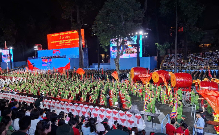 Đồng diễn trống hội