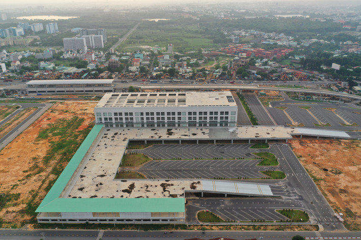 Kiểm tra thực tế, Sở nhận thấy nhiều hạng mục nhà ga ở tầng 2,3,4 chỉ mới hoàn thành việc xây dựng phần thô. Nội thất bên trong của các tầng này chưa được hoàn thiện, khu vực nhà ga (tầng 1) thì chưa ốp trần.