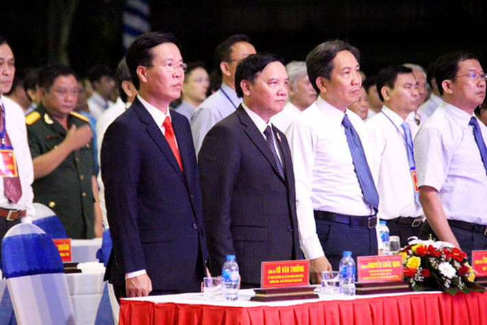 Ông Võ Văn Thưởng, Ủy viên Bộ Chính trị, Bí thư Trung ương Đảng, Trưởng ban Tuyên giáo Trung ương cùng nhiều vị lãnh đạo Trung ương, địa phương đã đến dự và chung vui cùng cán bộ và nhân dân địa phương.