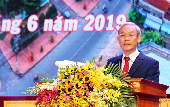 TP Long Khánh có tổng diện tích tự nhiên hơn 191km2, dân số 171.276 người; phía Đông giáp huyện Xuân Lộc; phía Tây giáp huyện Thống Nhất; phía Nam giáp huyện Cẩm Mỹ và phía Bắc giáp huyện Định Quán. Thành phố có 15 đơn vị hành chính cấp xã, trong đó có 11 phường (Xuân Trung, Xuân Thanh, Xuân An, Xuân Bình, Xuân Hòa, Phú Bình, Xuân Lập, Xuân Tân, Bảo Vinh, Bàu Sen, Suối Tre) và 4 xã (Bàu Trâm, Bình Lộc, Bảo Quang, Hàng Gòn). Như vậy, sau TP. Biên Hòa, Long Khánh là TP thứ 2 của tỉnh Đồng Nai.