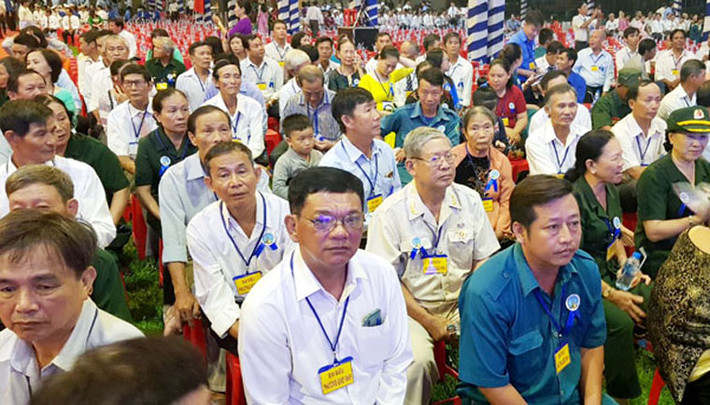 Thành phố có 5 phường mới thành lập gồm: Xuân Lập, Xuân Tân, Bảo Vinh, Suối Tre, Bàu Sen. Các phường này được thành lập trên cơ sở toàn bộ diện tích tự nhiên và dân số của các xã cùng tên thuộc TX Long Khánh trước đây.