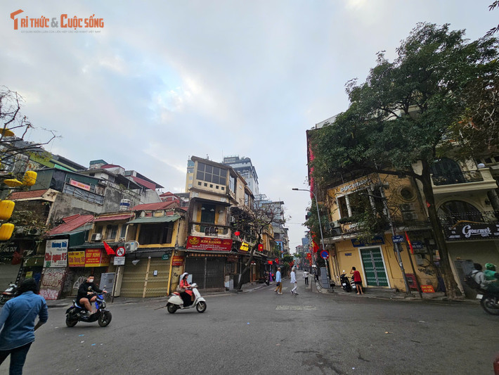 Một góc phố cổ Hà Nội sáng mùng 1 Tết Bính Ngọ 2026.