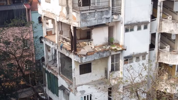 Theo quy hoạch được phê duyệt, tòa nhà mới tại số 51 Huỳnh Thúc Kháng sẽ cao 13 tầng nổi, 1 tầng tum kỹ thuật và 5 tầng hầm, xây dựng trên khu đất khoảng 1.100 m².