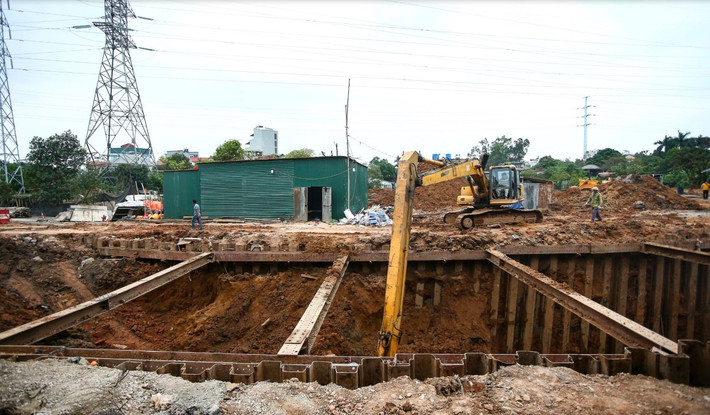 Tại công trường 920,6 tỷ đồng đang bước vào những tháng thi công nước rút. Với sự chỉ đạo quyết liệt của thành phố, kỳ vọng rốn ngập Tây Bắc sẽ sớm được xóa sổ.