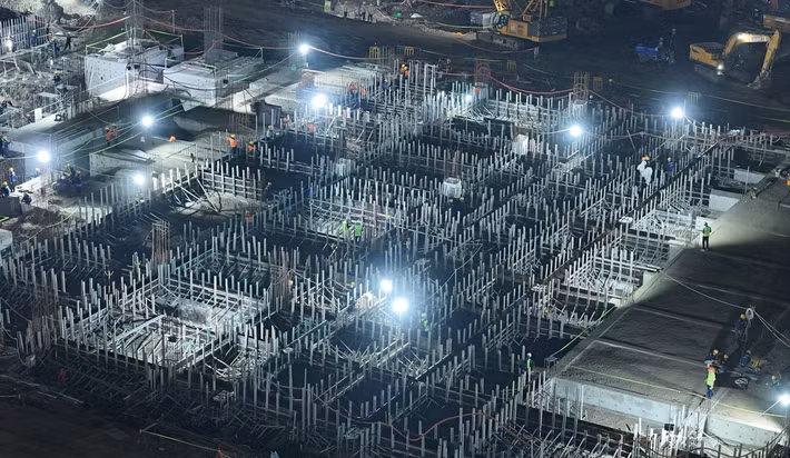 Sân vận động Hùng Vương là công trình trung tâm của Khu đô thị thể thao Olympic - dự án có quy mô hơn 9.171 ha, được quy hoạch thành 4 phân khu chức năng. Dự án nằm tại cửa ngõ phía Nam Hà Nội, kết nối với các tuyến giao thông lớn như Vành đai 3.5, Vành đai 4, Quốc lộ 1A và cao tốc Pháp Vân - Cầu Giẽ, đồng thời tiếp cận khu vực ga Ngọc Hồi.