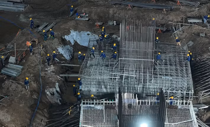 Không chỉ gây chú ý bởi quy mô, công trình SVĐ Hùng Vương còn được thiết kế theo tiêu chuẩn quốc tế, đủ khả năng đăng cai các sự kiện thể thao và văn hóa tầm cỡ.