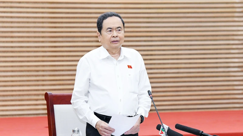 Chủ tịch Quốc hội kiểm tra, chỉ đạo công tác bầu cử tại Nghệ An