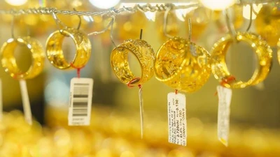 Vàng giảm 21% từ đỉnh, nhà đầu tư lỗ nặng nhưng vẫn kỳ vọng 10.000 USD