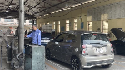 Đăng kiểm khí thải xe dầu: 'Không phải xe nào cũng phải ký cam kết'
